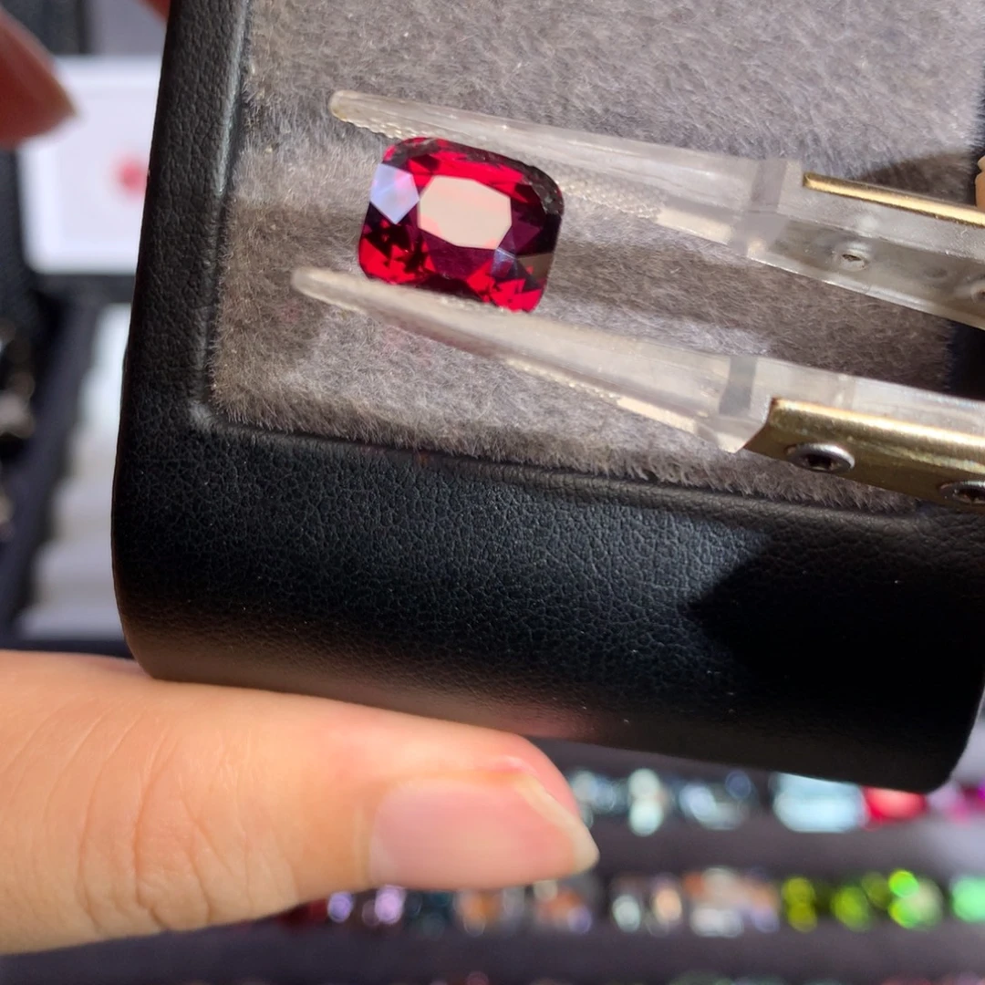 石榴石（紫牙乌）裸石未镶嵌6.015ct