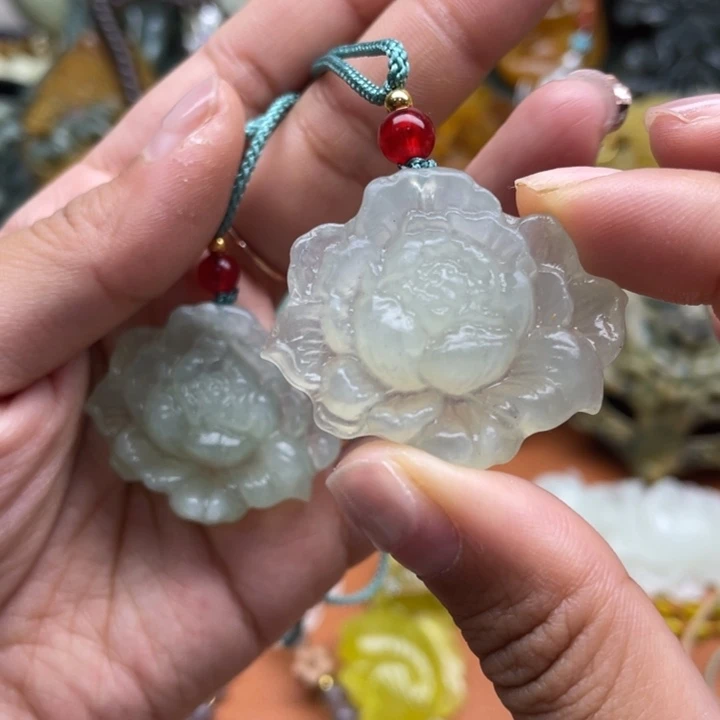蛇纹石玉未镶嵌吊坠