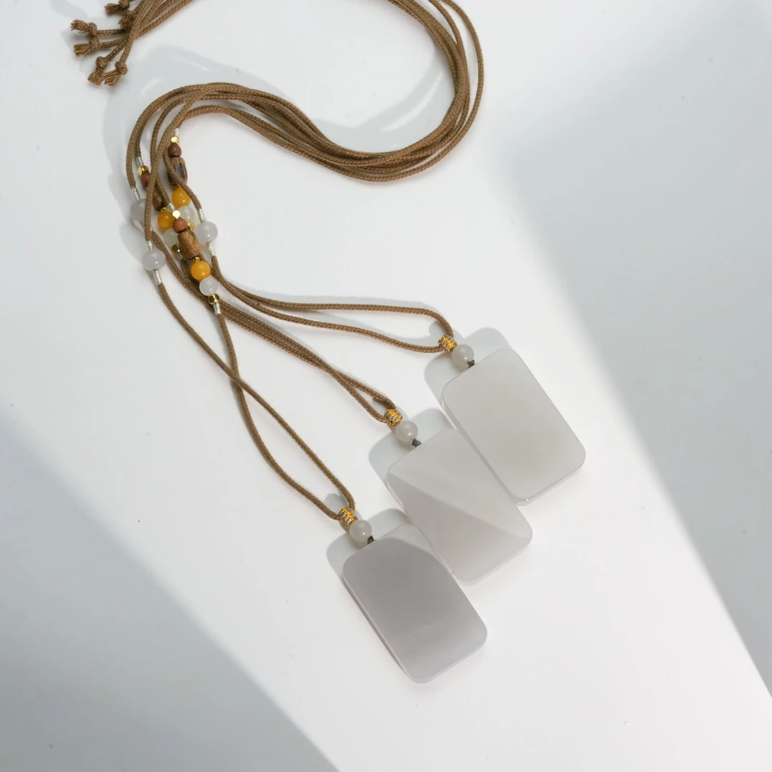 【小北严选】和田玉吊坠约24*39mm带绳【多样性发一件】-AH08X782