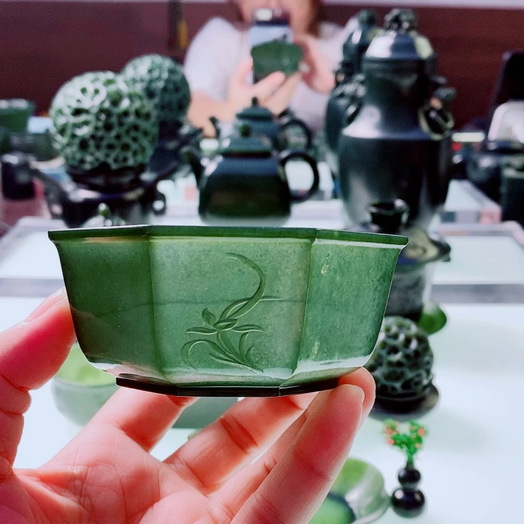 未镶嵌和田玉（青玉）摆件微瑕