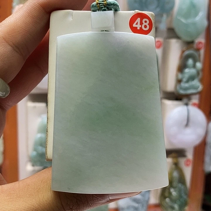 翡翠未镶嵌颈饰每天