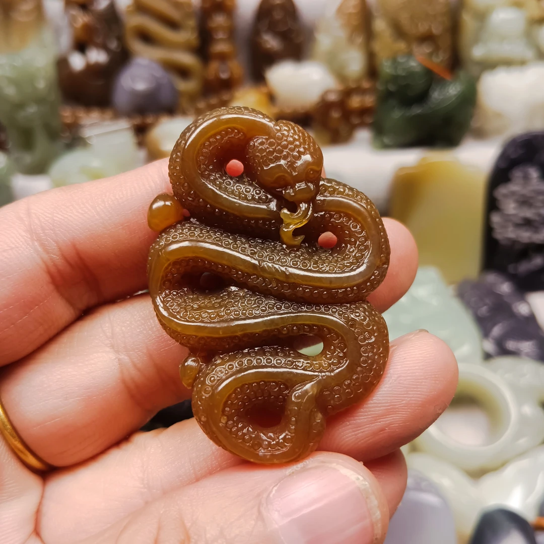 新疆和田玉且末糖蛇挂件腰缠万贯富贵缠身