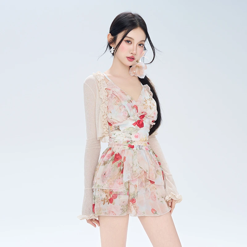 新款长袖连体女款泳衣高级感保守遮肚显瘦度假泳装时尚印花气质