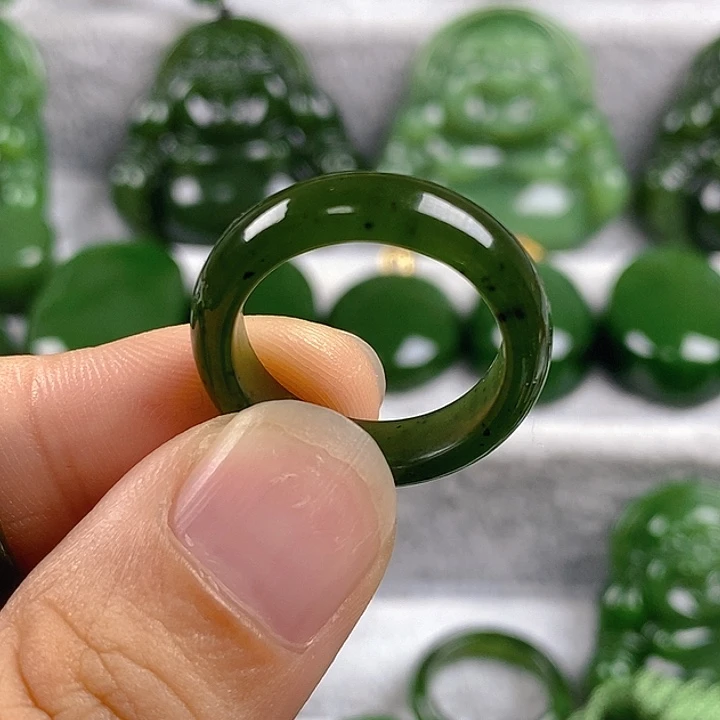 令***纨吊坠(不含链)未镶嵌和田玉（碧玉）17.6mm