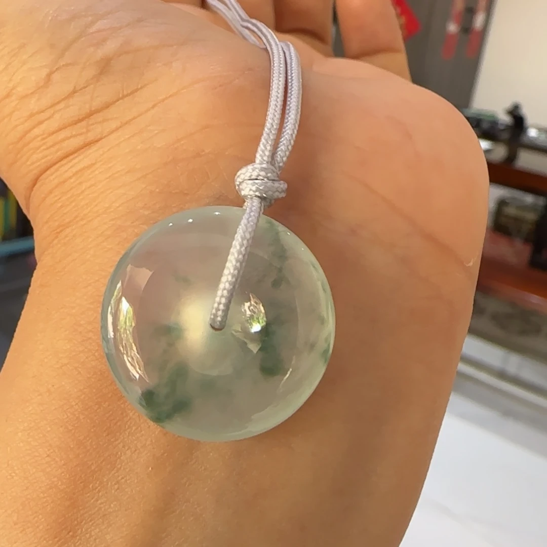 翡翠未镶嵌颈饰平安扣