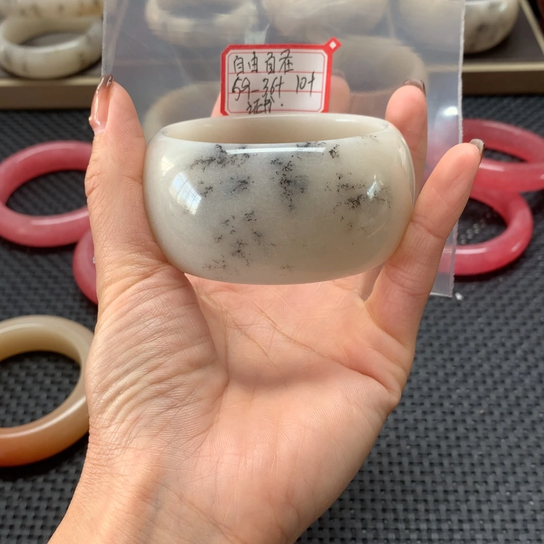 *****石英岩玉未镶嵌手镯