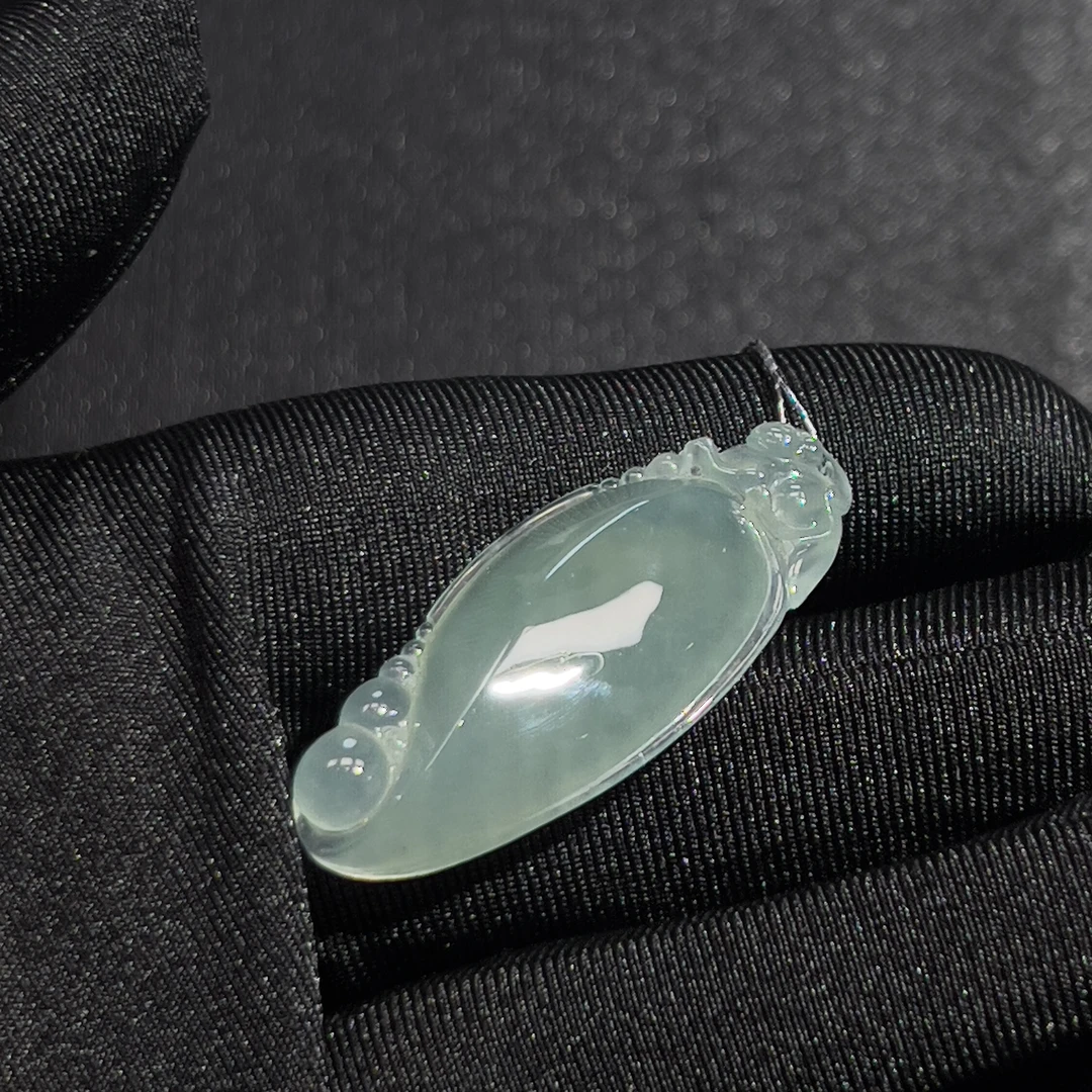 缅甸A货翡翠晴水招财纳福吊坠