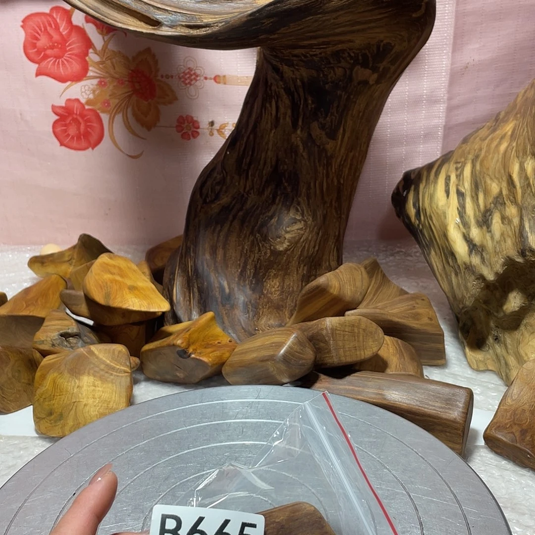 旅***1玉木（非红木类）土沉香香木摆件