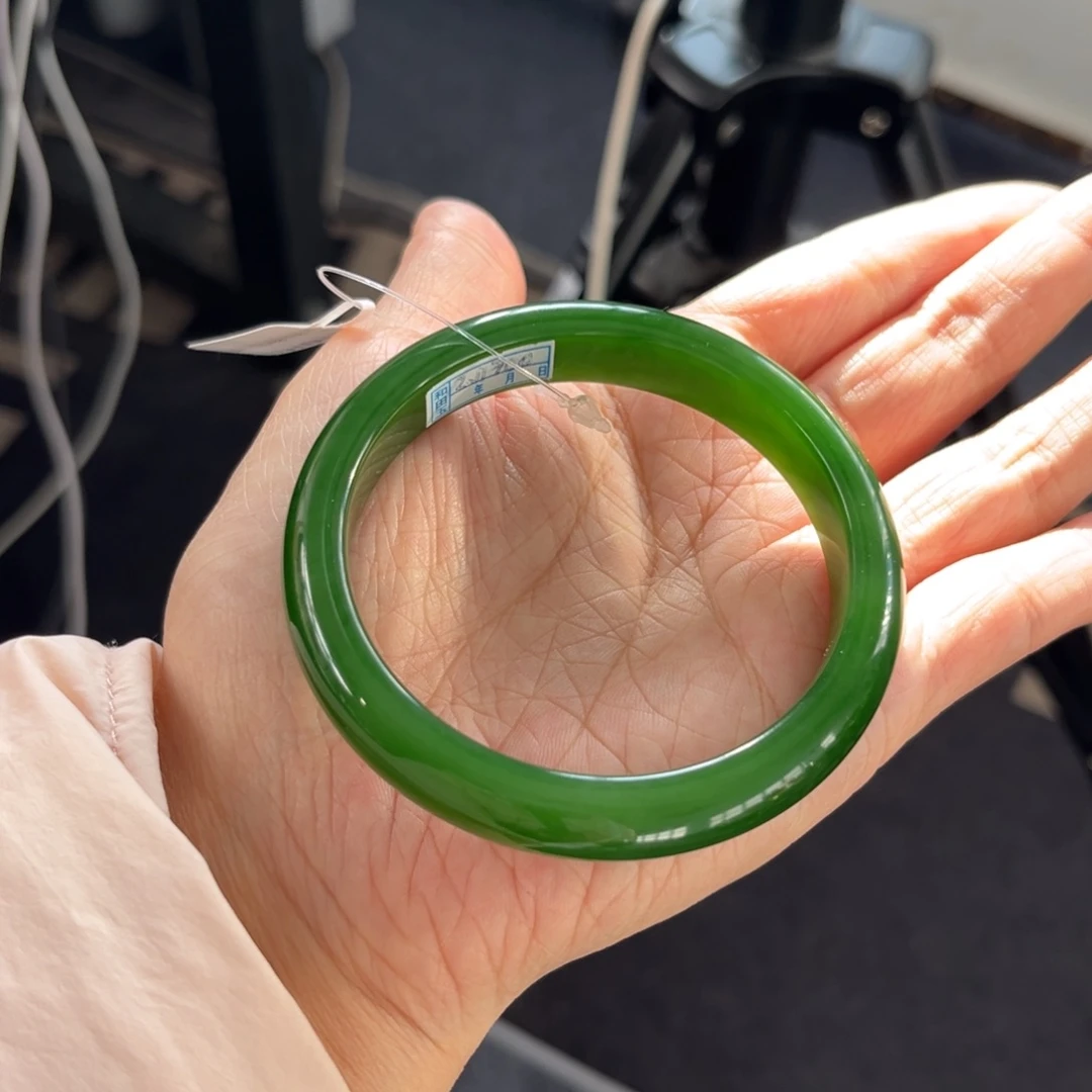 和田玉未镶嵌手镯   「俄碧 辣阳绿」8万同品