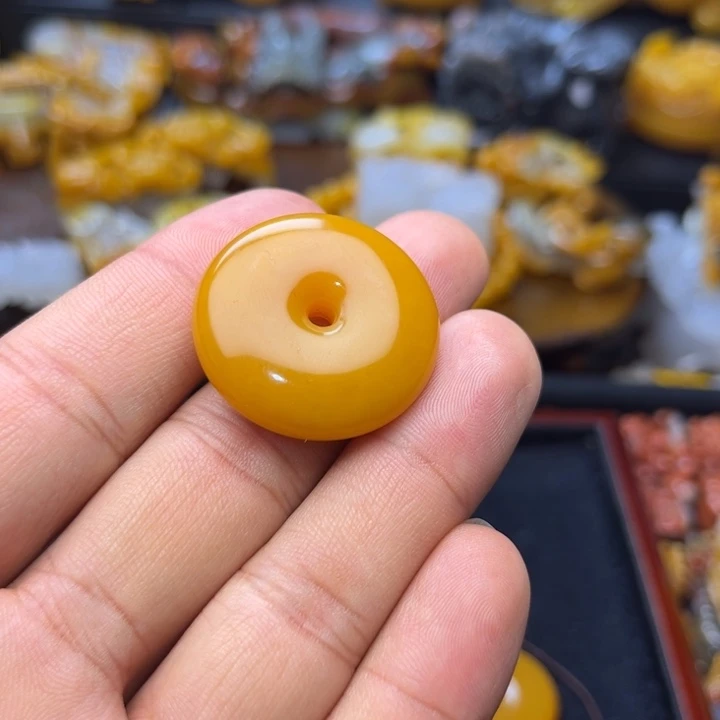 龙***t石英质玉（黄龙玉）未镶嵌颈饰