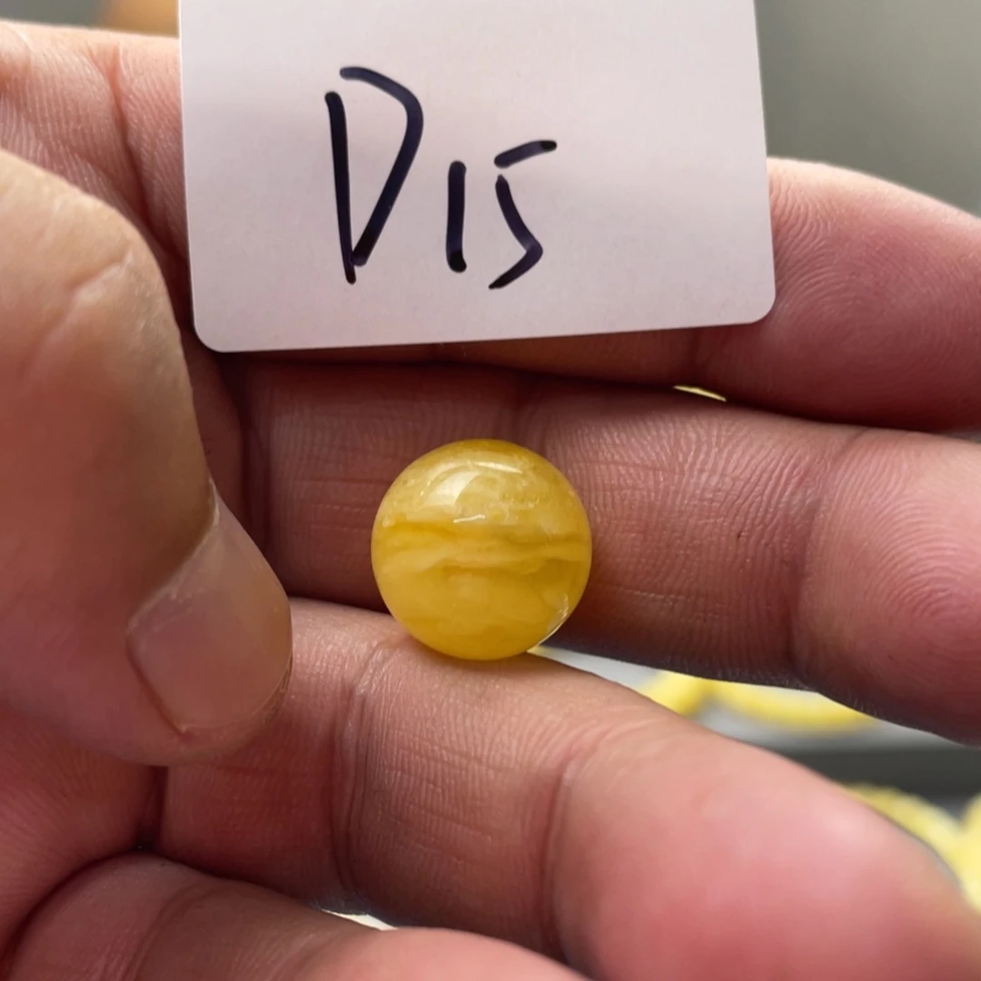 未镶嵌琥珀手链多样性发，发其中一件