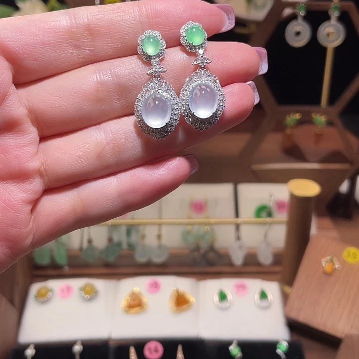 翡翠18K金镶嵌耳饰