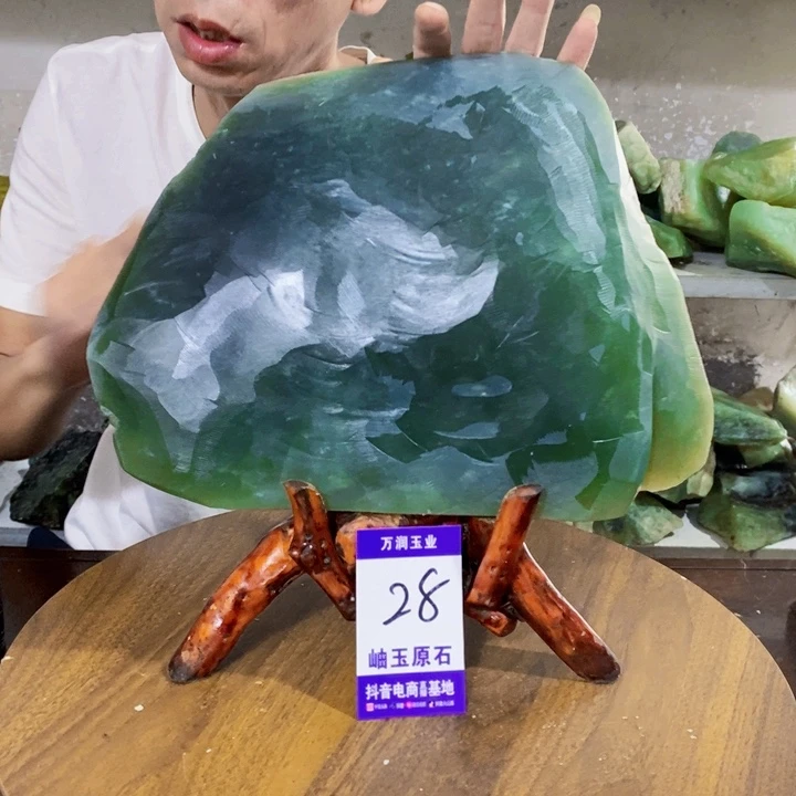 山***哥未镶嵌蛇纹石玉原石