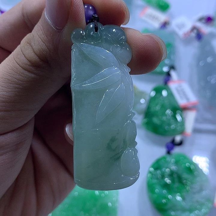 翡翠未镶嵌颈饰天然翡翠A货吊坠