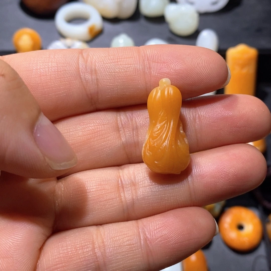 心***缘和田玉未镶嵌颈饰