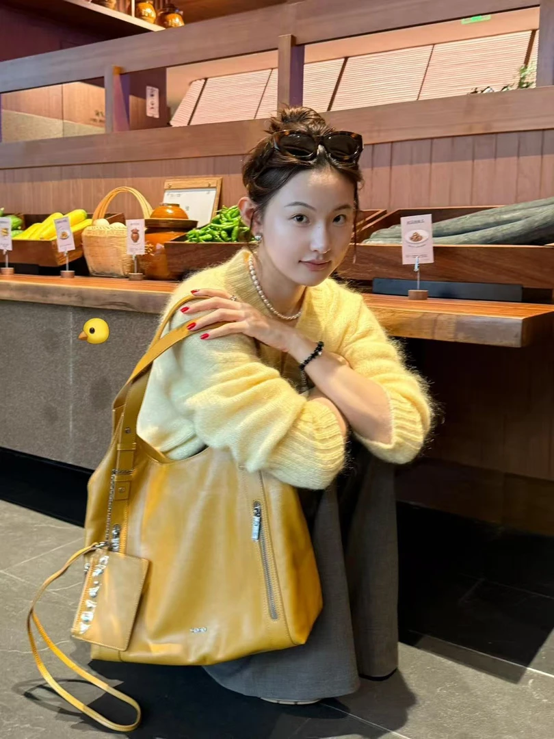 2025秋季新款韩系气质奶黄色温柔针织开衫百搭灰色西裤两件套装