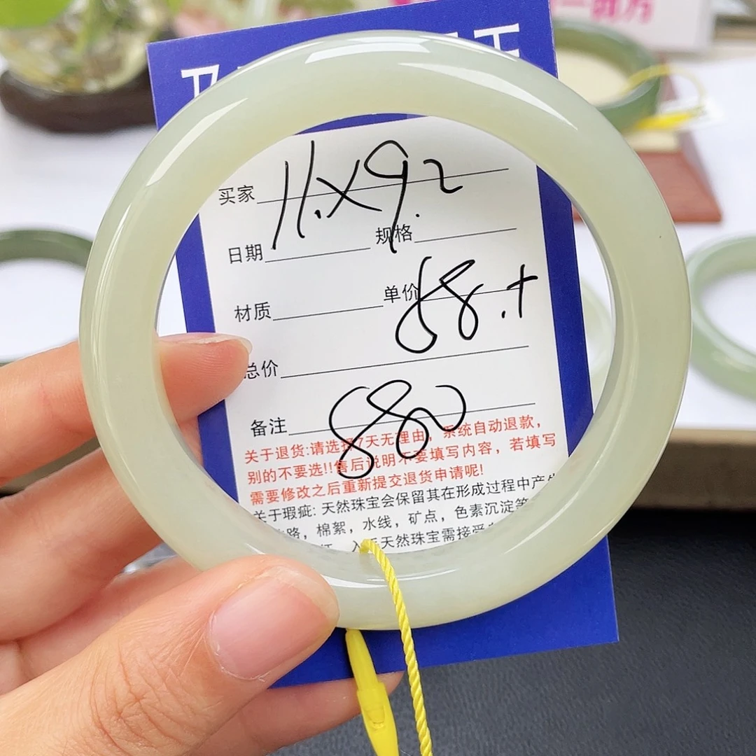 和田玉未镶嵌手镯
