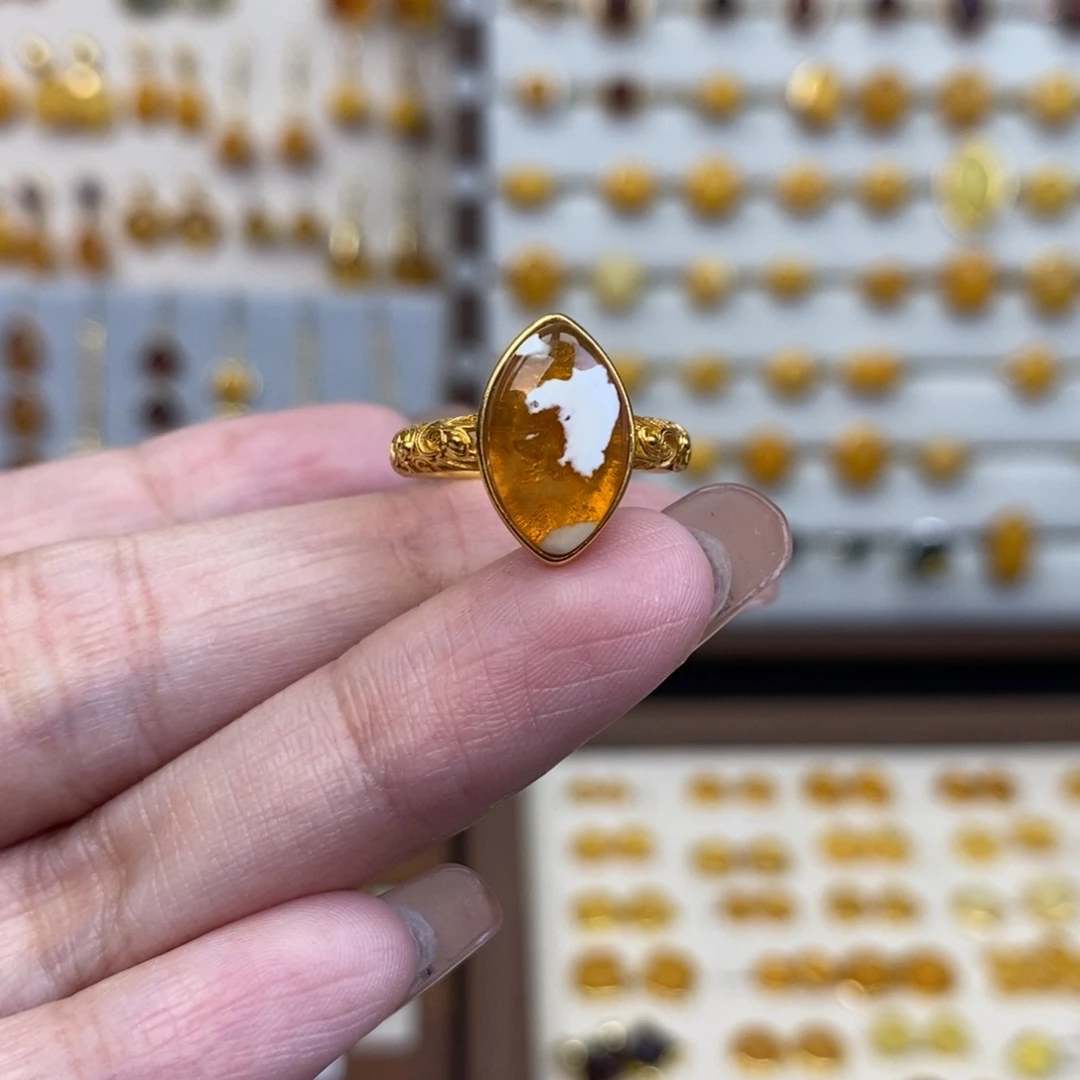 裸石琥珀未镶嵌成品