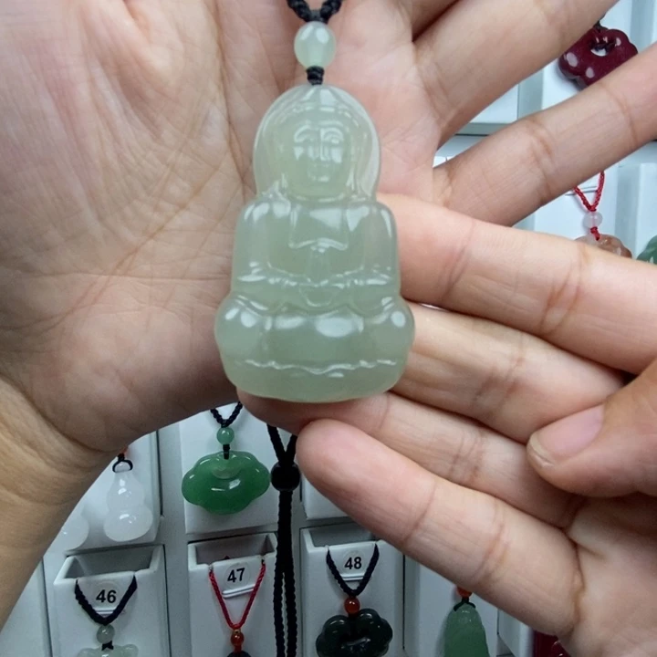 颈饰未镶嵌石英质玉