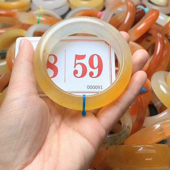 未镶嵌石英质玉（黄龙玉）手镯