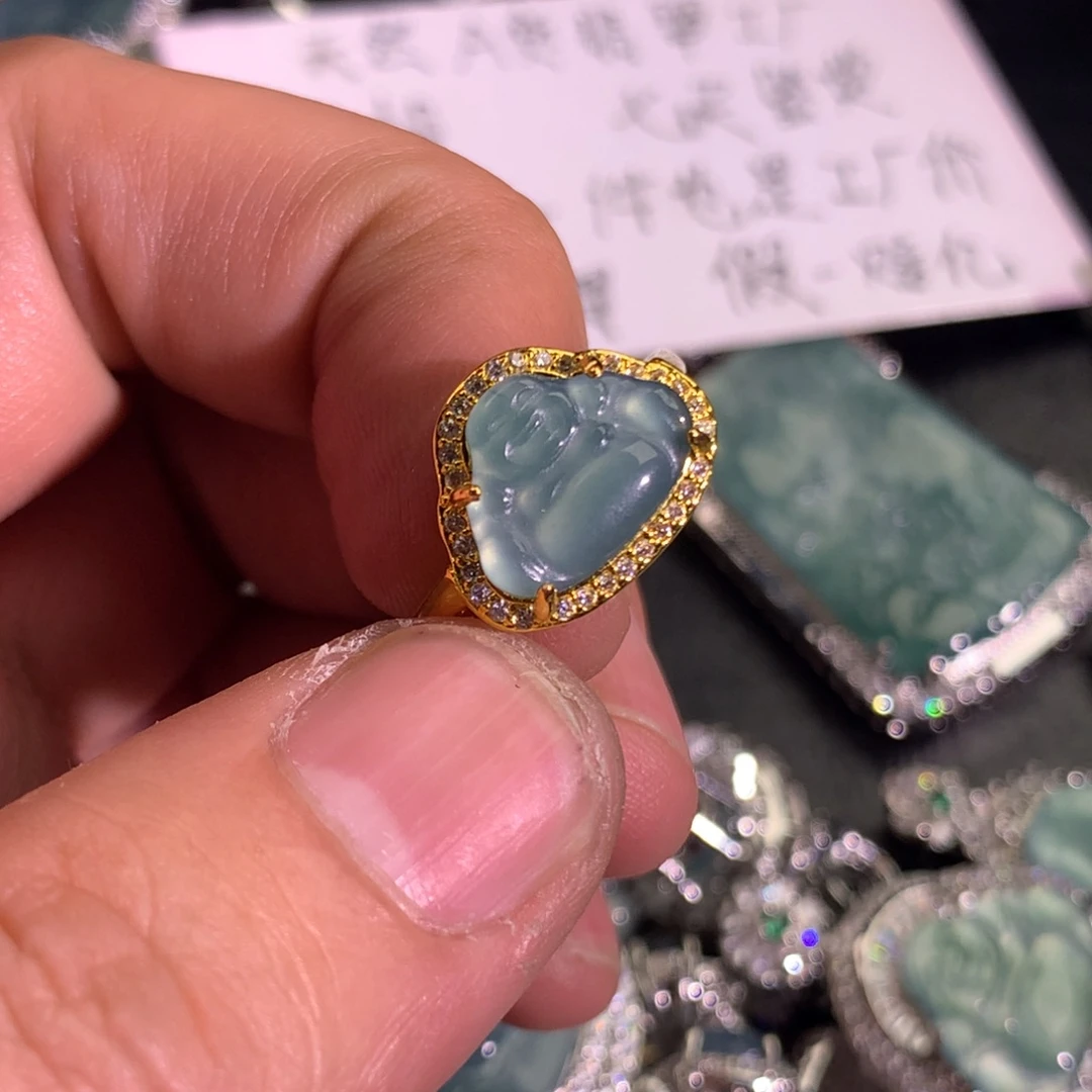 翡翠颈饰未镶嵌佛公戒指