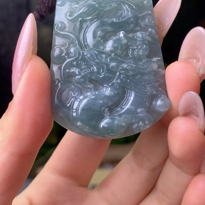 翡翠挂件未镶嵌翡翠