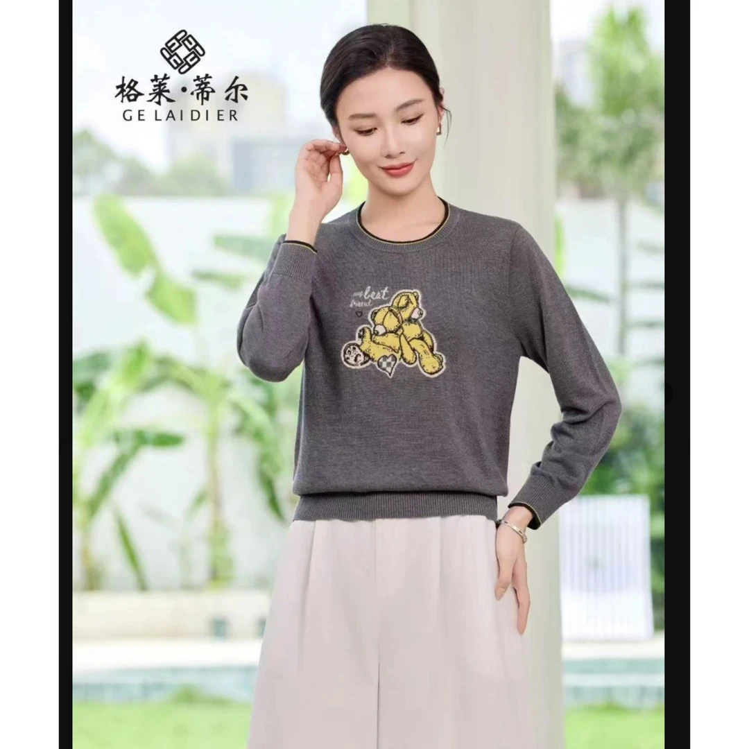83132秋冬新款时尚圆领长袖显瘦常规款小熊莱赛尔天丝毛针织衫