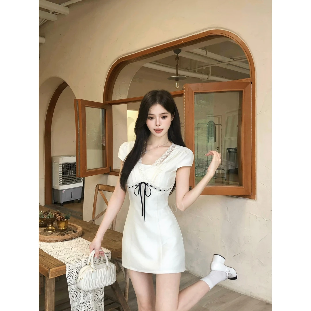 画解WAHJU【英梨情书】黑白拼接蕾丝花边设计杏色少女连衣裙9682W