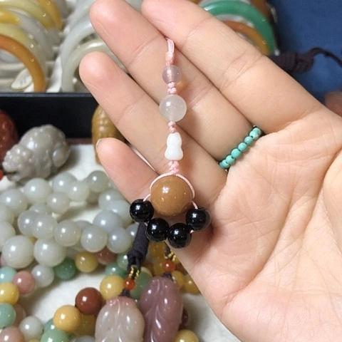 石英质玉未镶嵌颈饰