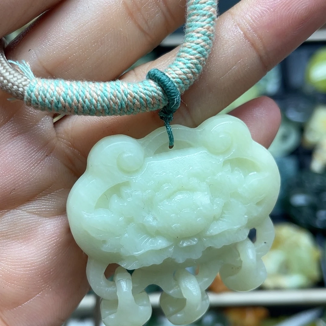 未镶嵌蛇纹石玉颈饰