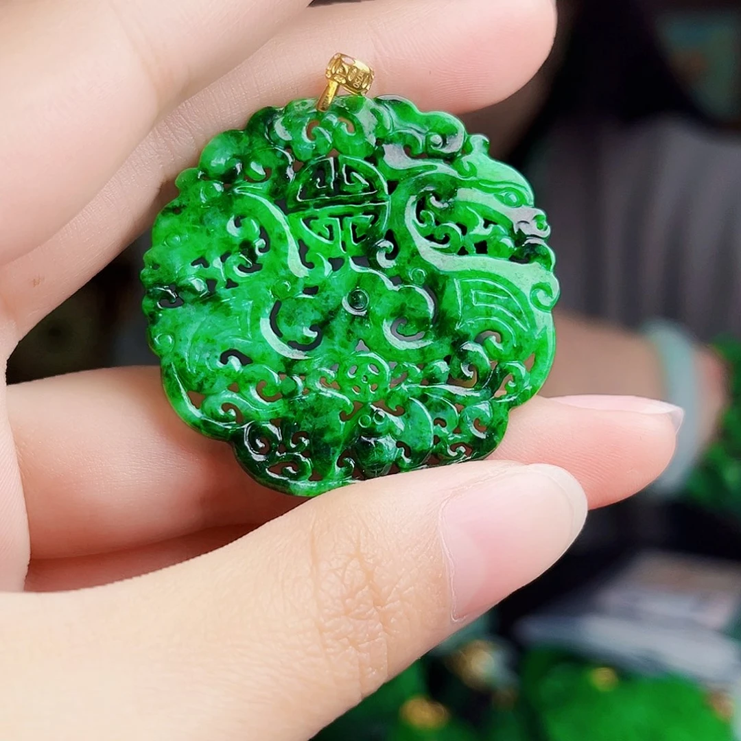 颈饰18K金镶嵌翡翠多样性