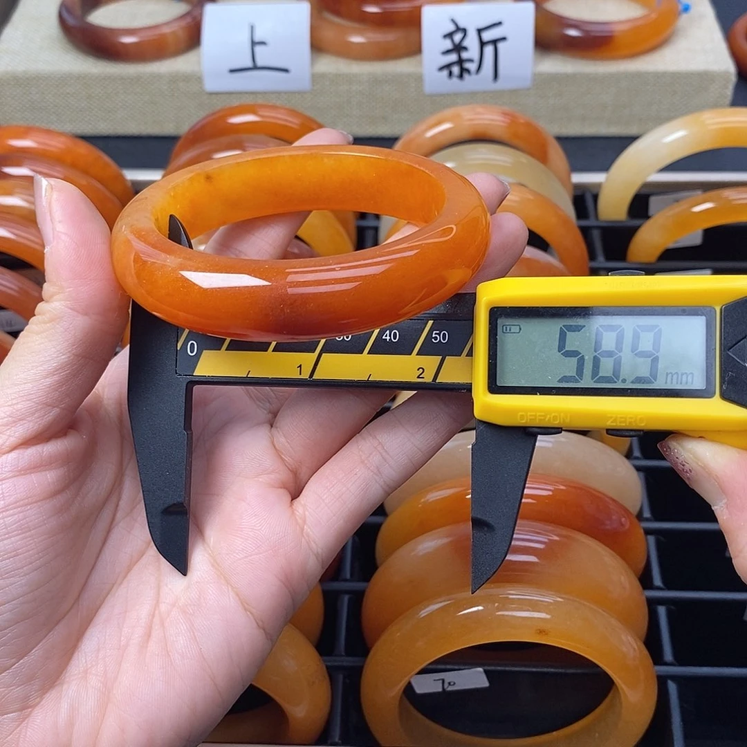 未镶嵌石英质玉（黄龙玉）手镯73号