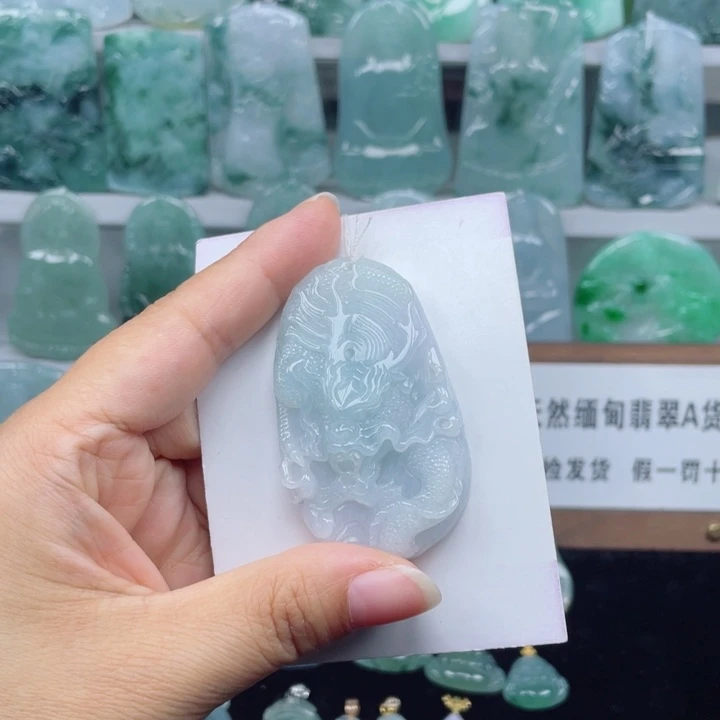 颈饰未镶嵌翡翠龙牌