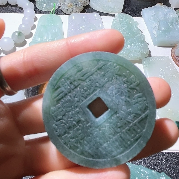 18K金镶嵌定制翡翠钱币