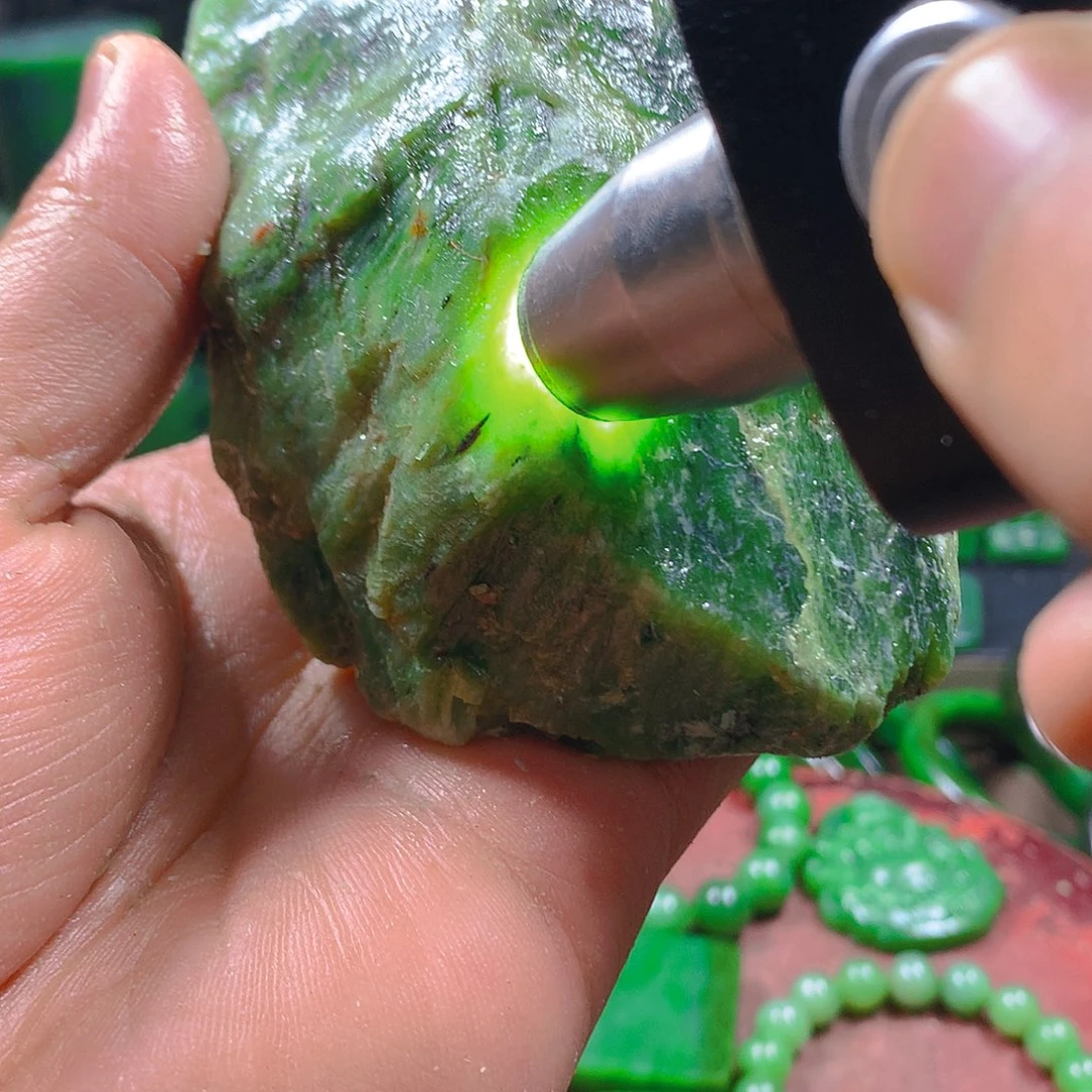 和田玉（碧玉）未镶嵌珠宝奇石