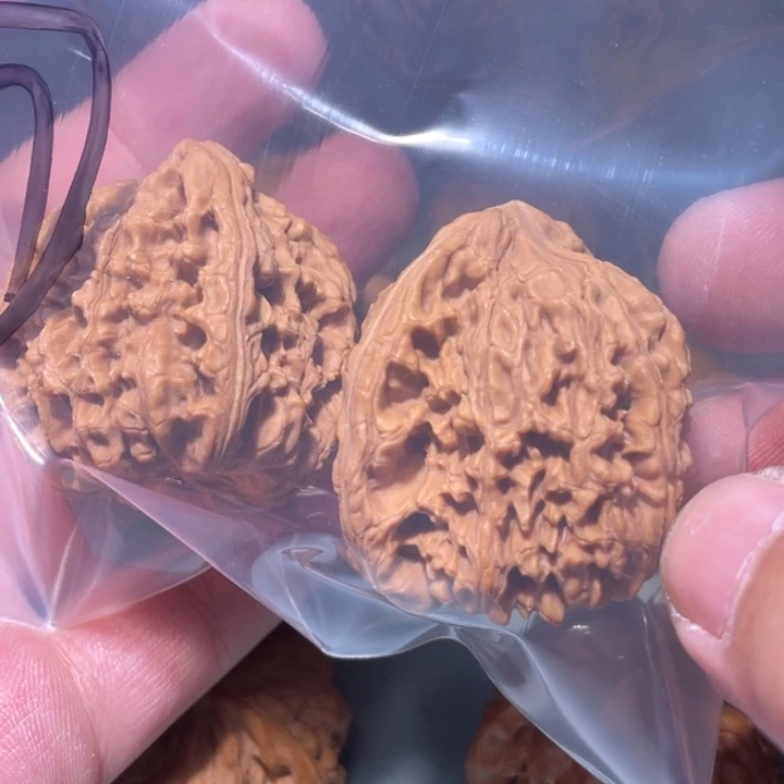 文玩核桃吊坠57呃呃呃