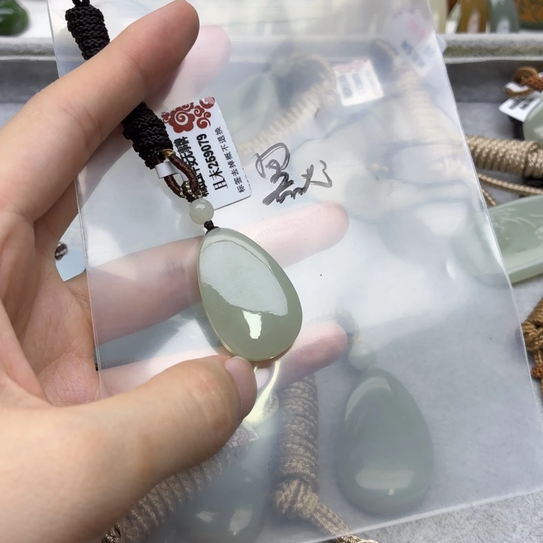 默***翟未镶嵌手镯和田玉