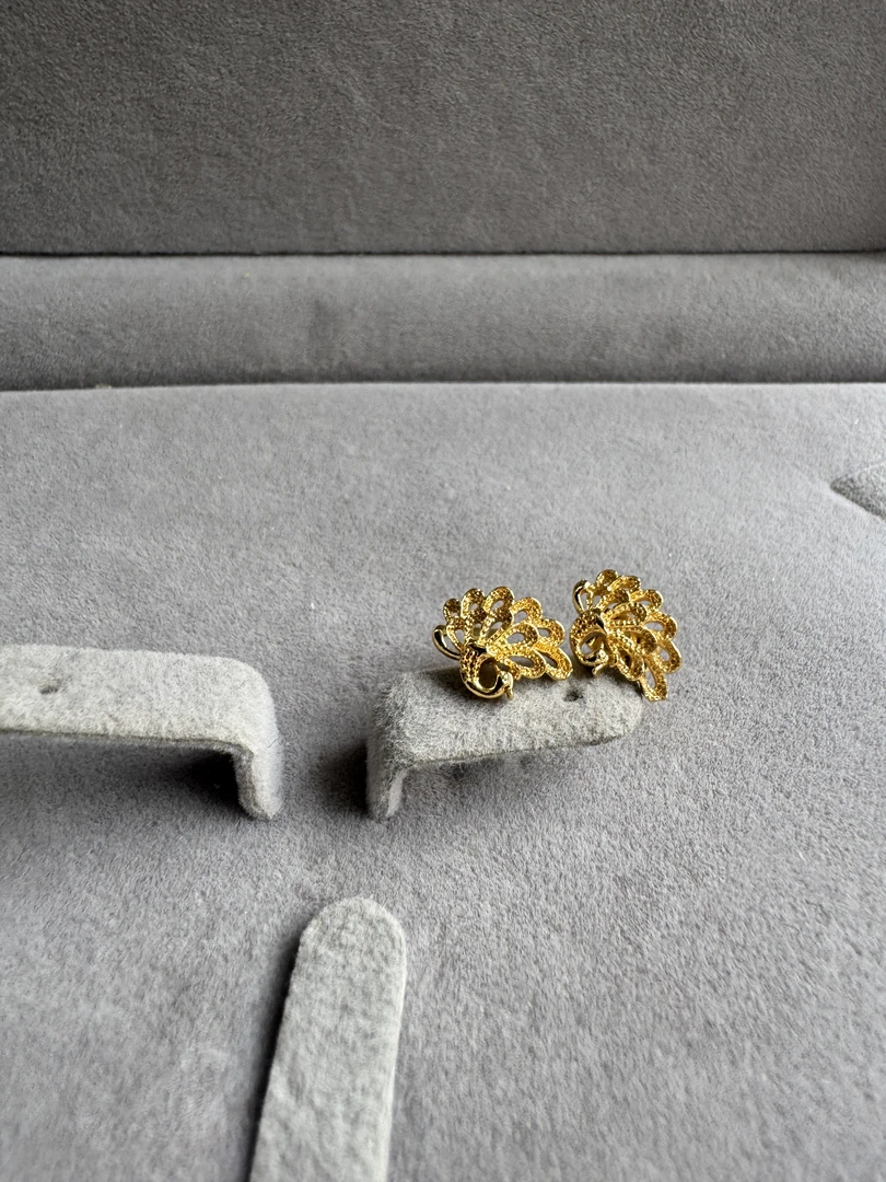 A39精工孔雀耳钉