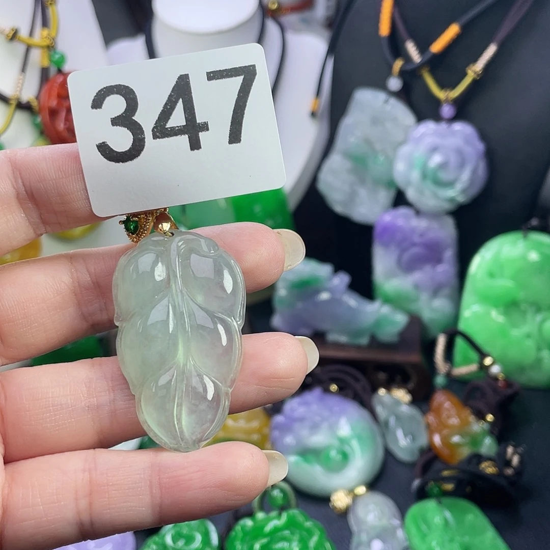 翡翠未镶嵌吊坠(赠链)