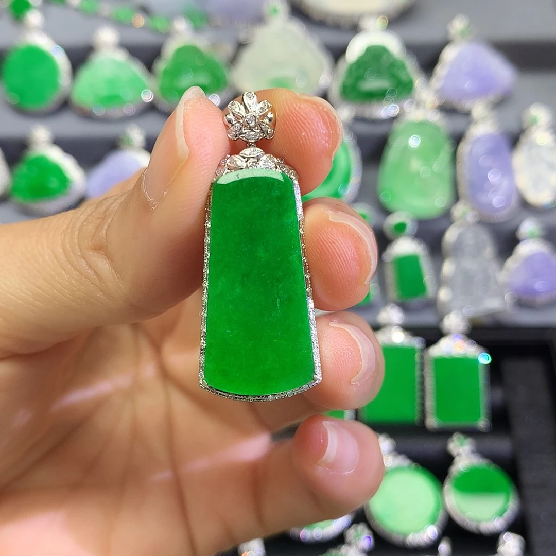 翡翠18K金镶嵌颈饰只****6