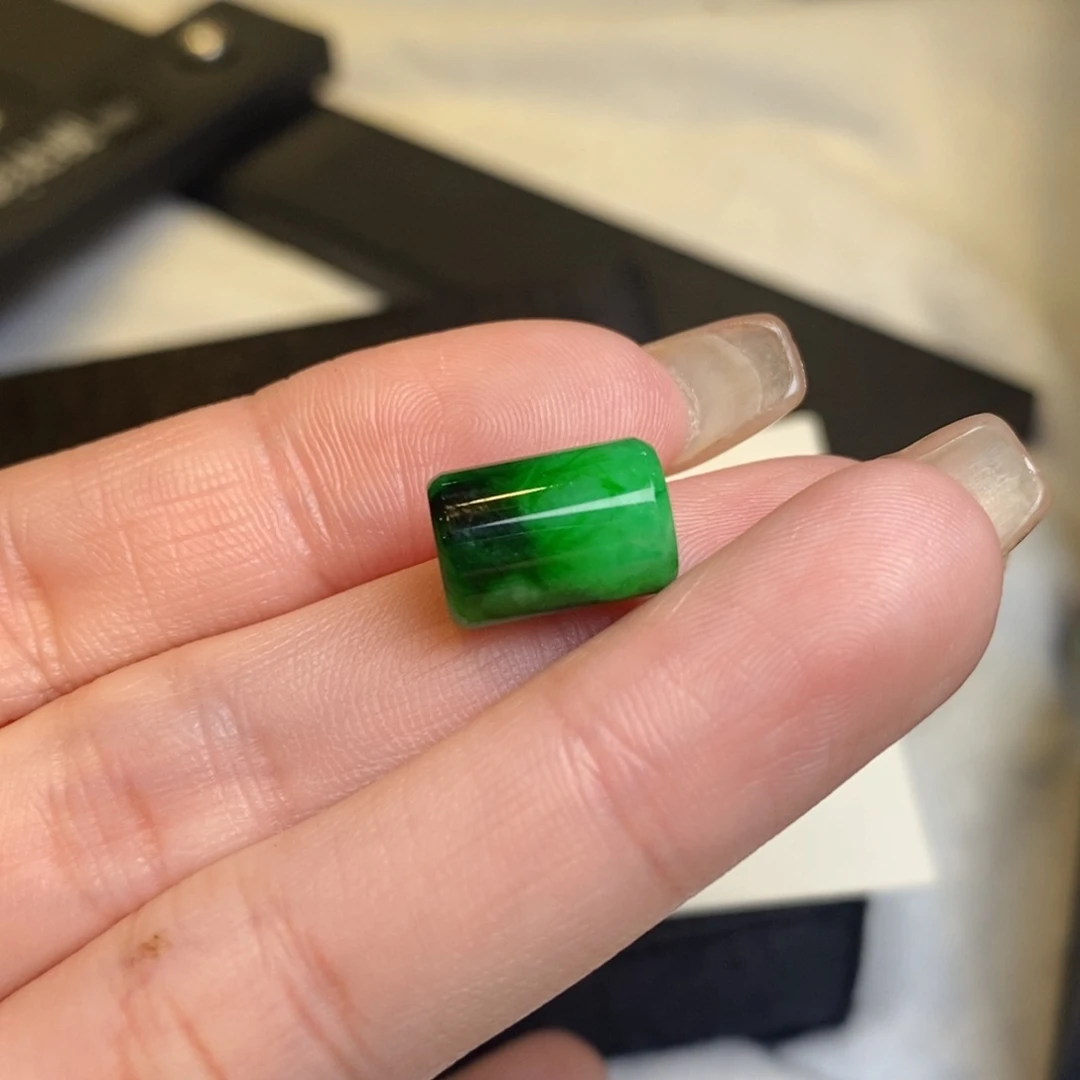 翡翠颈饰未镶嵌路路通