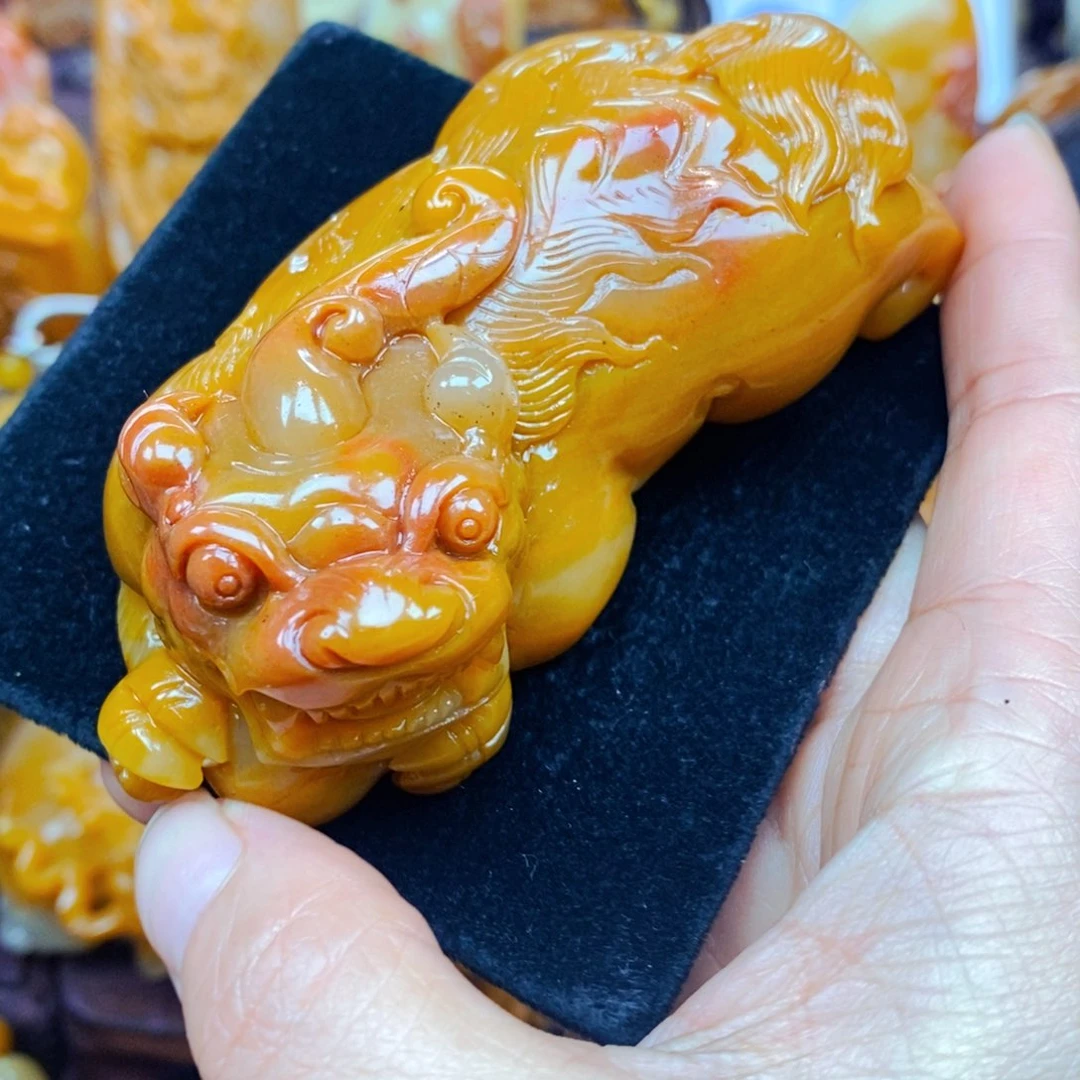 未镶嵌石英质玉（黄龙玉）颈饰