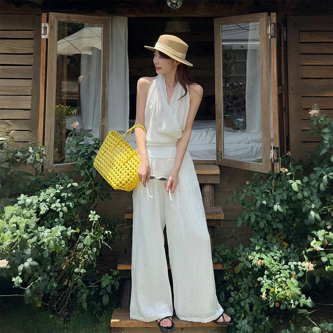 海边度假套装挂脖系带背心女士夏季2025新款白色休闲阔腿裤两件套