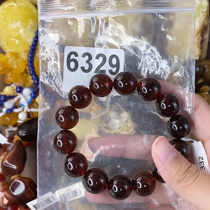 蜜蜡未镶嵌珠宝奇石