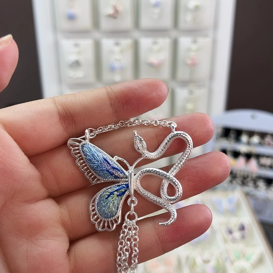 布艺合金蛇蝶吊坠