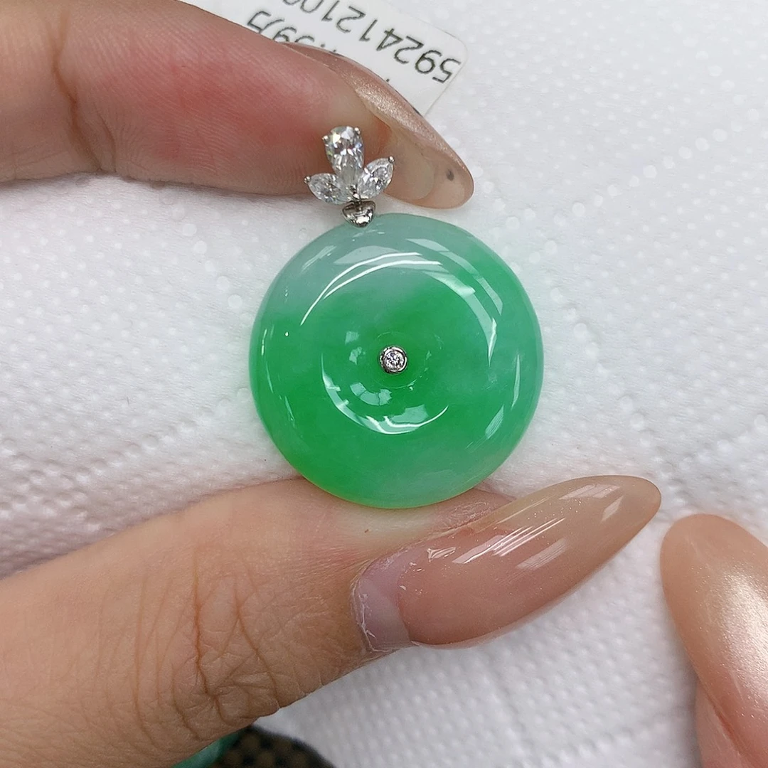 颈饰18K金镶嵌翡翠