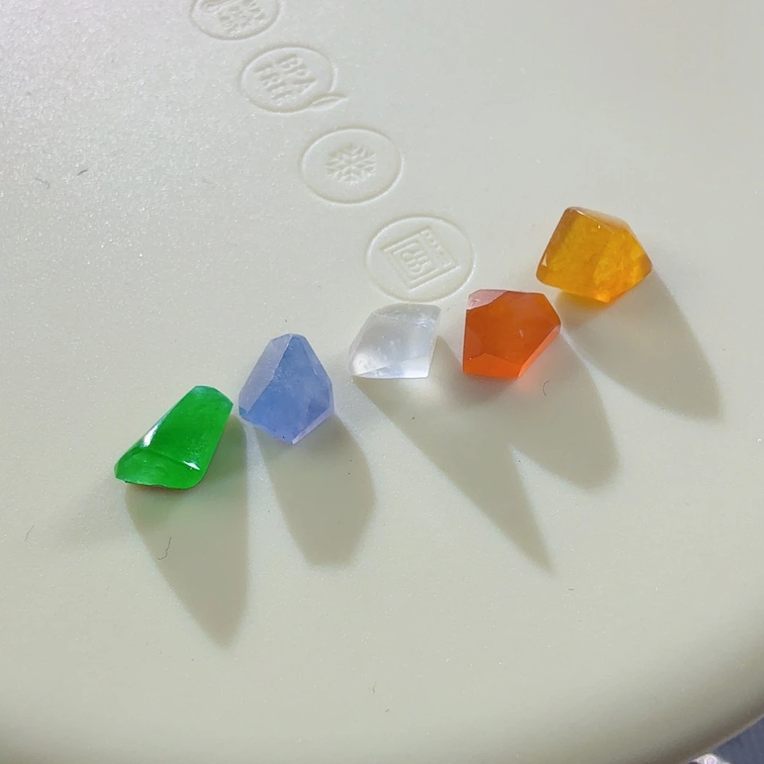 翡翠未镶嵌颈饰裸石