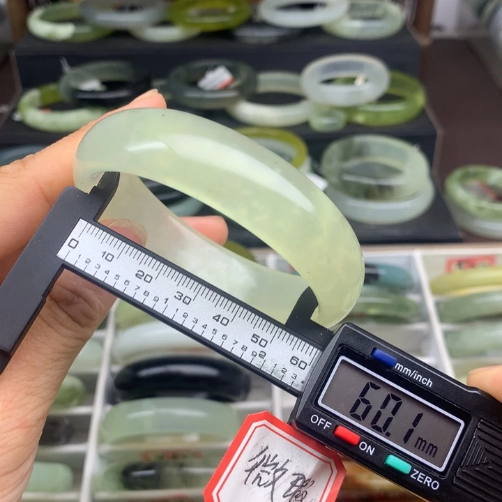 蛇纹石玉未镶嵌手镯507