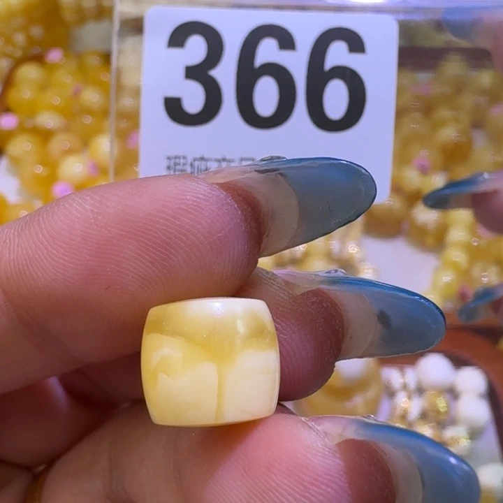 裸石琥珀未镶嵌11.4×10微微瑕