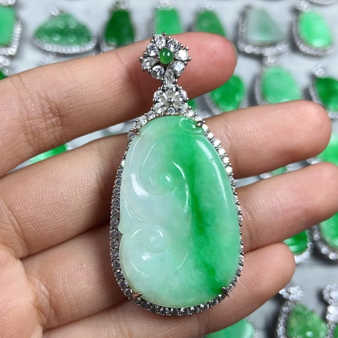 颈饰未镶嵌翡翠如意